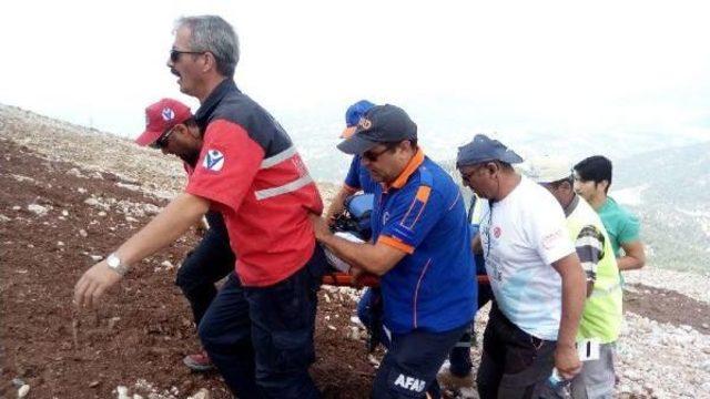 Yelkenkanat Şampiyonasında Pilot Kayalıklara Düştü