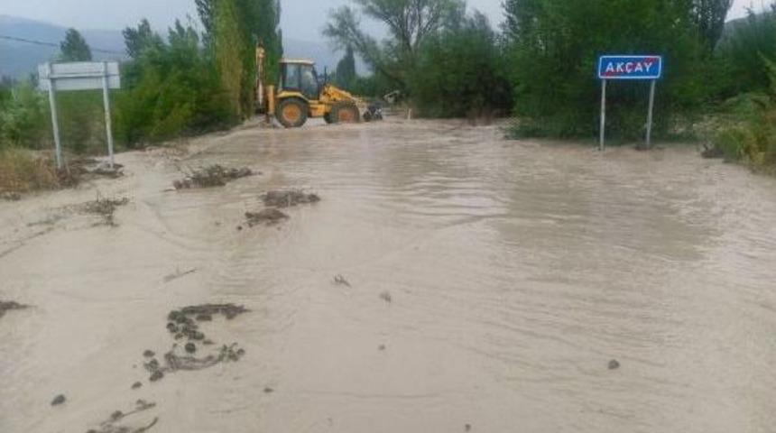 Elmalı'da Şiddetli Yağış Sele Neden Oldu