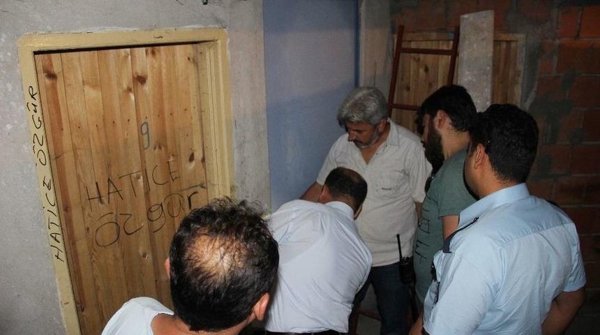 İşi Yarım Bırakınca Y&ouml;netici Kapıyı &Uuml;zerine Kilitledi