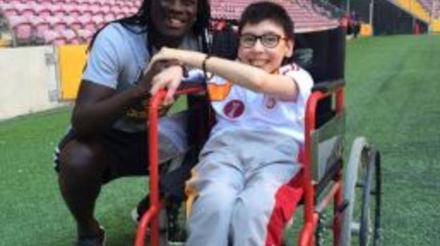 G&ouml;ktu Bozdemir, Galatasaraylı Futbolcularla Bir Araya Geldi