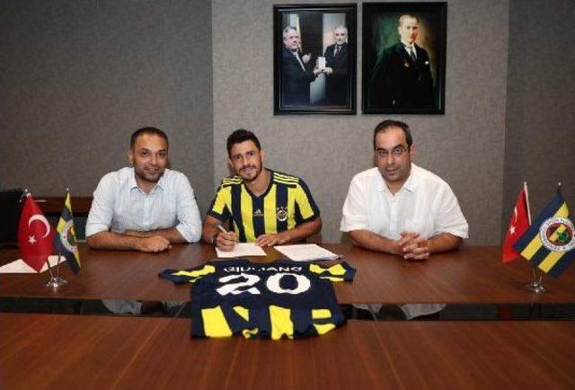 Fenerbahçe, Giuliano'ya Imzayı Attırdı