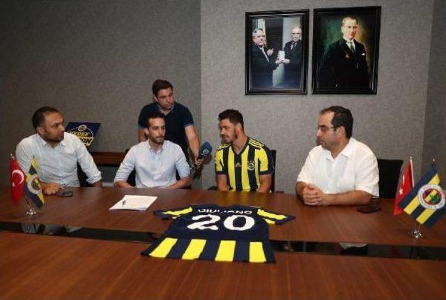 Fenerbahçe, Giuliano'ya Imzayı Attırdı