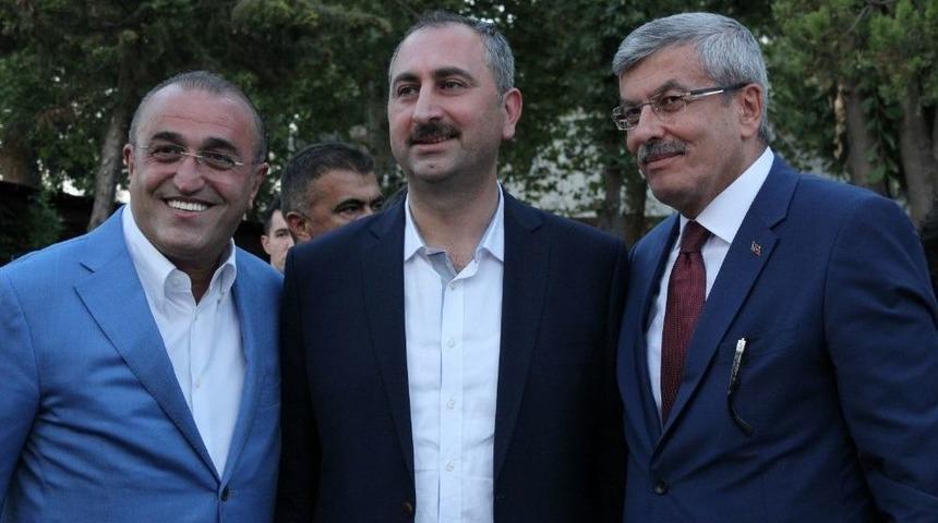 Bakan G&uuml;l Edirne&rsquo;de Nişan T&ouml;renine Katıldı