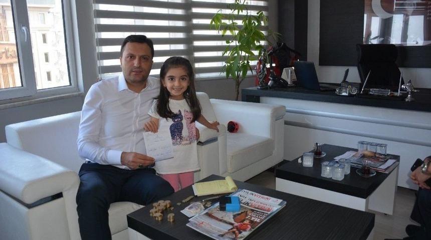 Kumbarasında Biriktirdiği Parasını Kızılay&rsquo;a Bağışladı