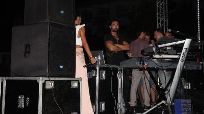 Tuğba Yurt Bileti Olmayanlar Konser Alanına Alınmayınca Sahneyi Terk Etti