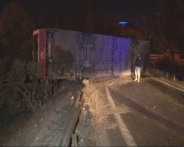 Ümraniye'de İett Otobüsü Devrildi: 1 Yaralı