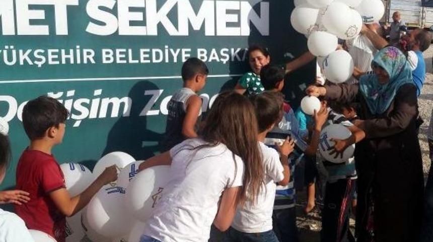 Temel Atma T&ouml;reninde &Ccedil;ocukların Balon Izdihamı