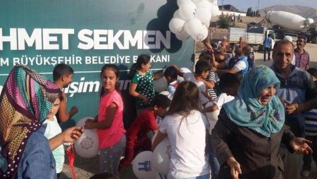 Temel Atma Töreninde Çocukların Balon Izdihamı