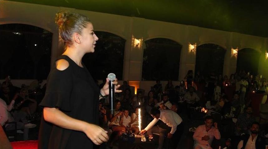 Vanlılar Merve &Ouml;zbey İle Coştu