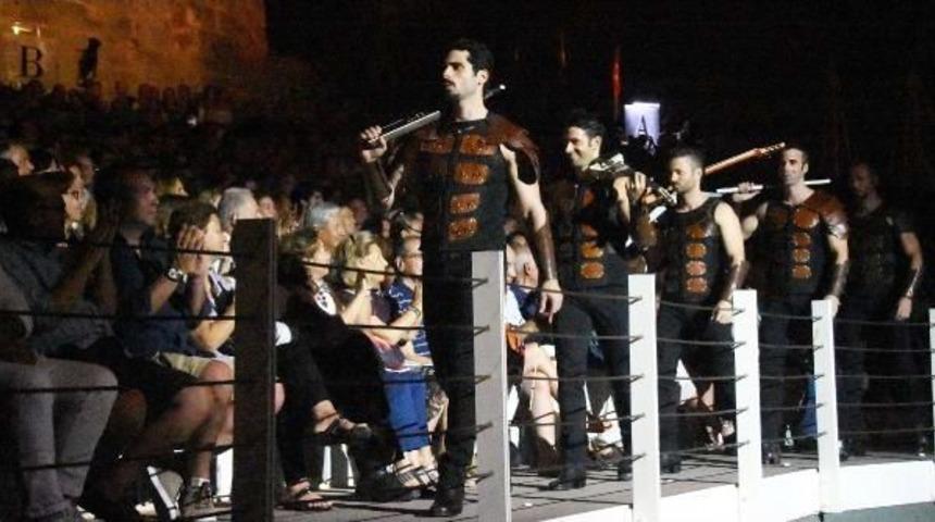 Bodrum'da Flamenko R&uuml;zgarı Estirdiler