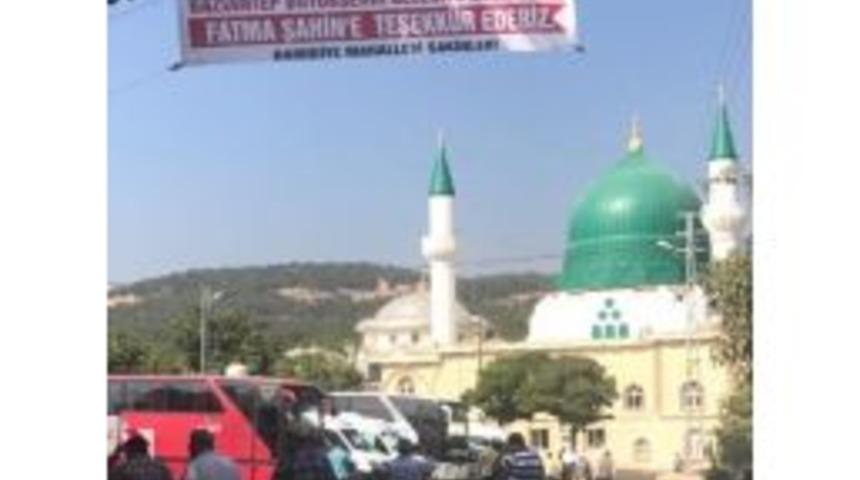 Mahalleliden Fatma Şahin&rsquo;e &rsquo;afiş&rsquo;li Teşekk&uuml;r