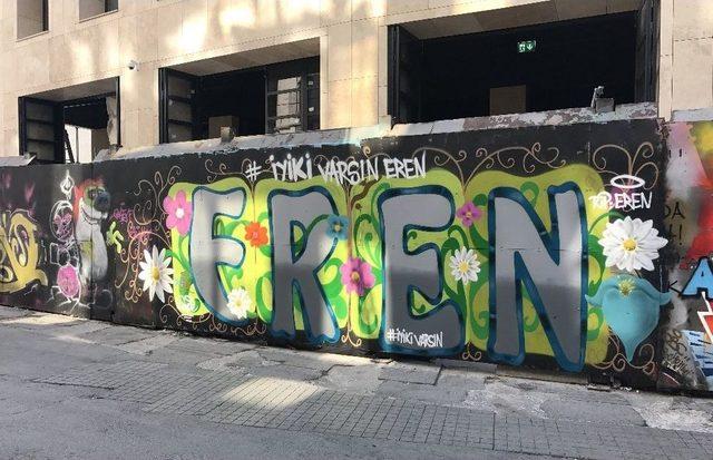 İstiklal Caddesi’nde “iyi Ki Varsın Eren” Grafiti Çalışmasına Yoğun İlgi