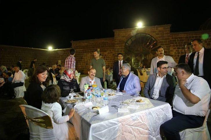 Tarihi Handa Nikah Töreni G3