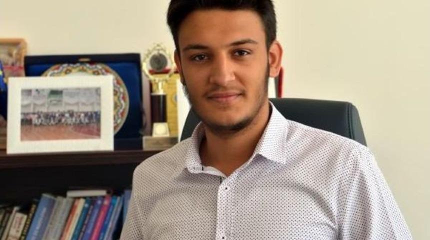 &Uuml;niversite Sınavında T&uuml;rkiye 11'incisi Olan Diyarbakır'lı Furkan, Boğazi&ccedil;i &Uuml;niversitesine Kayıt Yaptı