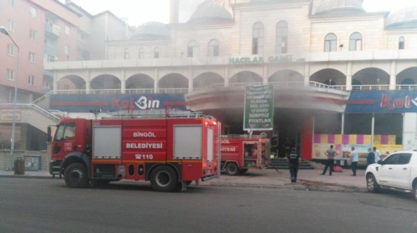 Bing&ouml;l&rsquo;de Market Yangını