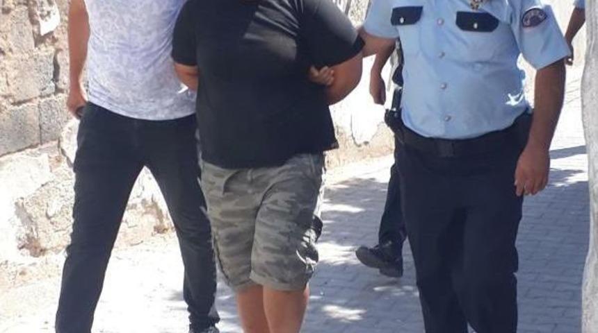 Annesine Bı&ccedil;akla Saldıran Gen&ccedil; Yakalandı