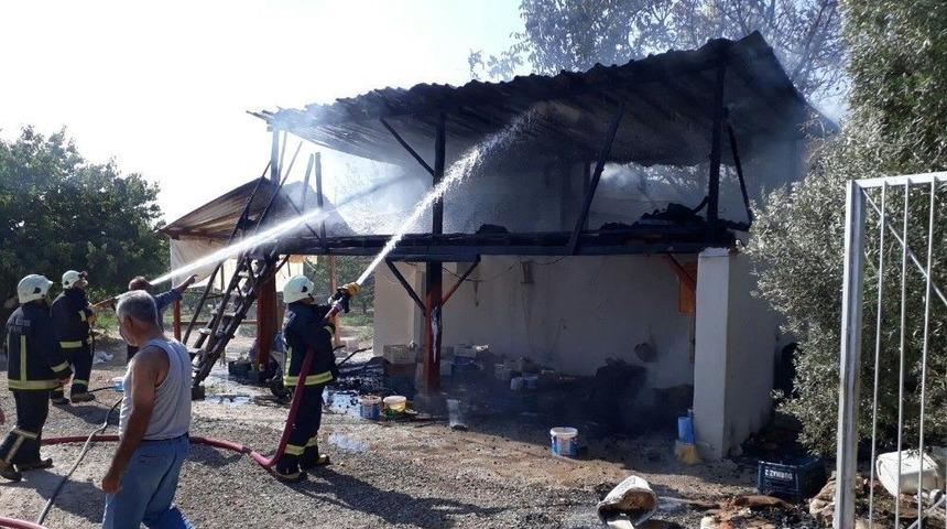 Ev Yangınında Maddi Hasar Oluştu