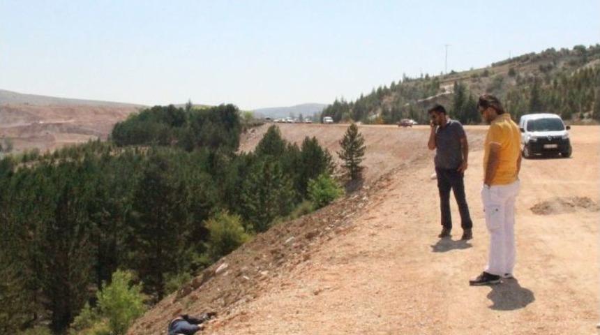 Konya&rsquo;da Yol Kenarında Başından Vurulmuş Erkek Cesedi Bulundu