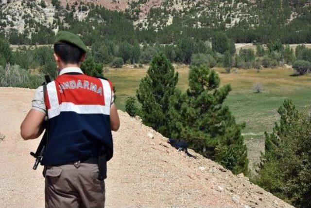 Tabanca Ile Öldürüp Baraj Kenarına Attılar