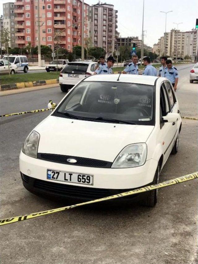 Otomobilinde Tabancayla &Ouml;ld&uuml;r&uuml;ld&uuml; 1