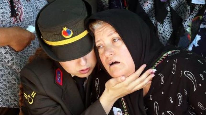 Şehit Annesi: Benim Ciğerimi Yakanların Allah Ocaklarını Yaksın