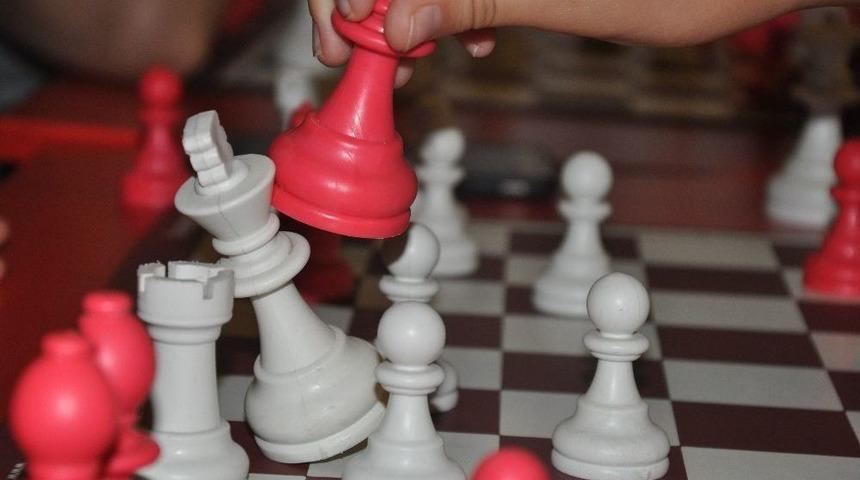 &Ccedil;ocukların Yaz Aylarında Satran&ccedil; Kursu İlgisi