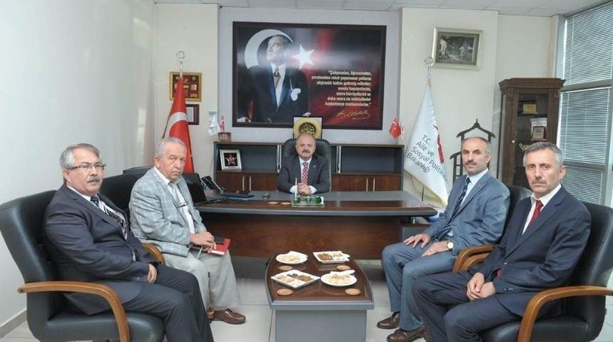 Vali &Ccedil;akacak, Aile Sosyal Politikalar İl M&uuml;d&uuml;rl&uuml;ğ&uuml; &Ccedil;alışmaları Hakkında Bilgilendirildi