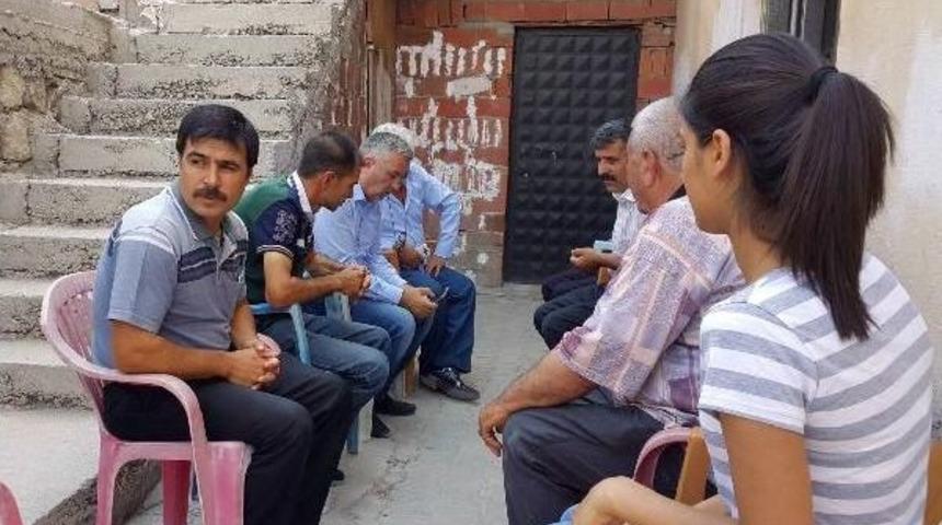 Chp&rsquo;Li Arık'tan, Temizlik Yaparken D&uuml;ş&uuml;p &Ouml;len Kadının Ailesine Ziyaret