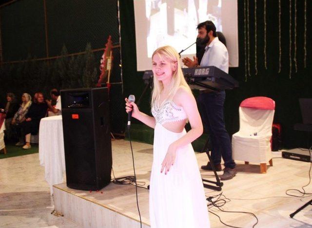 Aleyna Tilki Konya’da Amcasının Düğününde Şarkı Söyledi