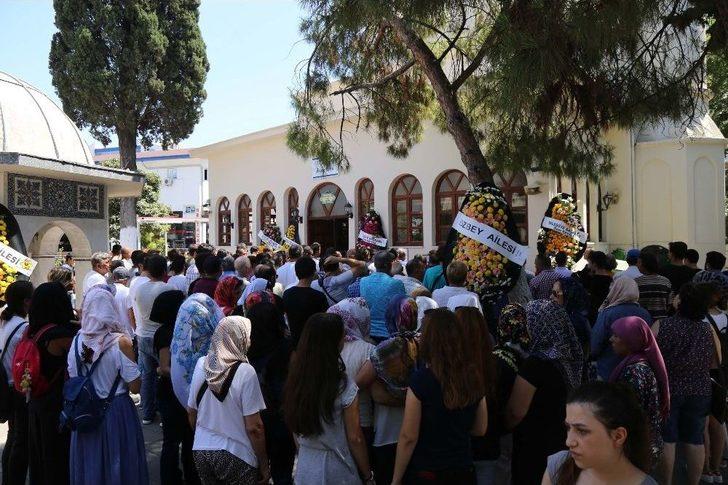 Ünlü Dalış Eğitmeni Gözyaşları Arasında Toprağa Verildi G1