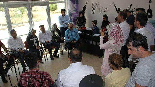 Kozluk’ta Şehit Öğretmen Şenay Aybuke Yalçın Müzik Atölyesi Açıldı