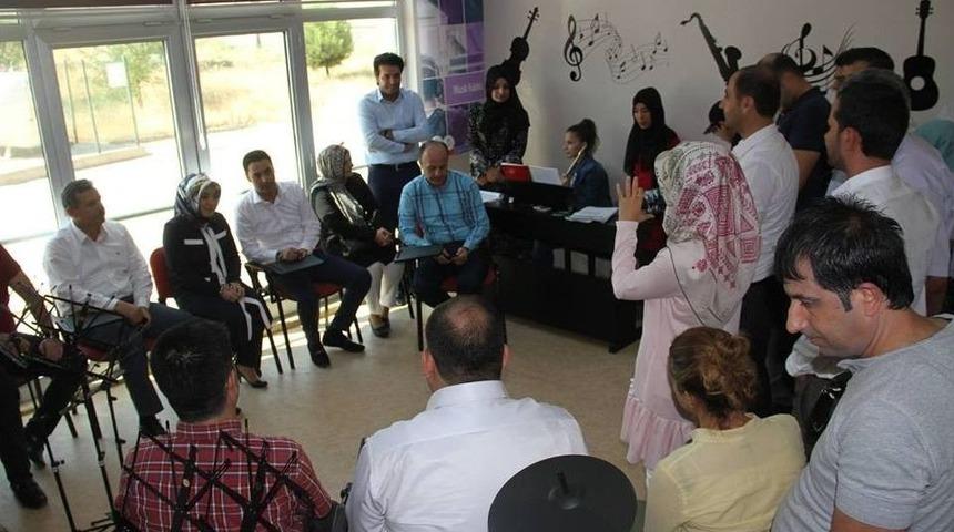 Kozluk’ta Şehit Öğretmen Şenay Aybuke Yalçın Müzik Atölyesi Açıldı