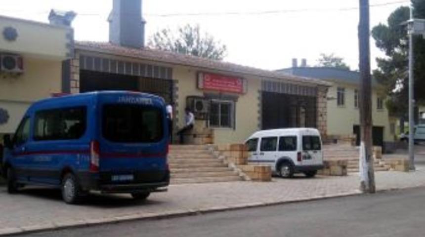 Yıllardır Hasretini &Ccedil;ektiği Kardeşine Kavuştuktan Sonra &Ouml;ld&uuml;