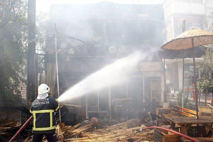 Kopan Elektrik Teli Hasır Dükkanını Yaktı G1