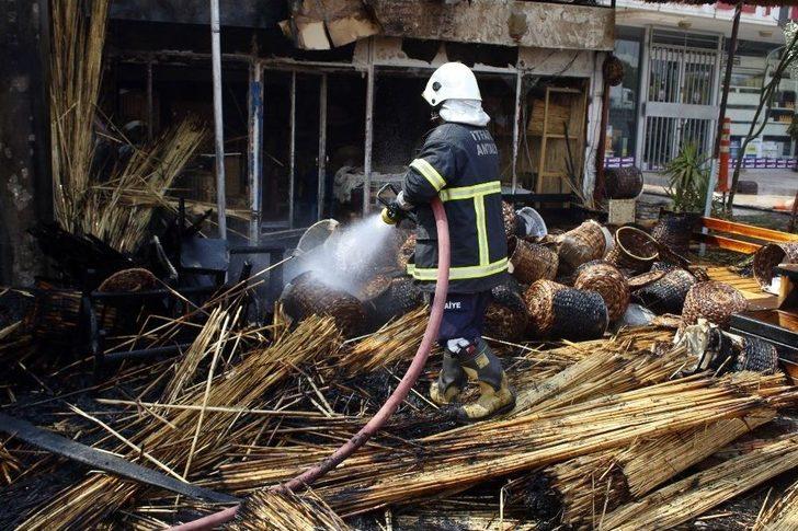 Kopan Elektrik Teli Hasır Dükkanını Yaktı G4