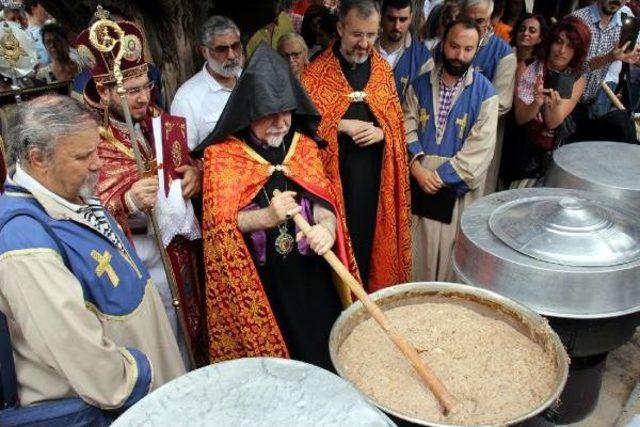 Ermeni Vatandaşlar 'meryem Ana Yortusunu' Kutladı