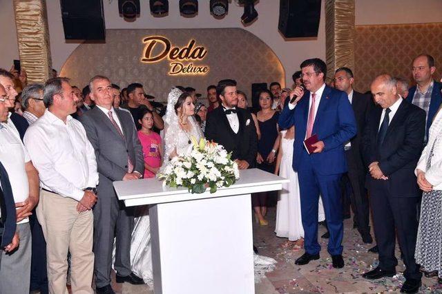 Bakan Zeybekci Nikah Şahidi Oldu