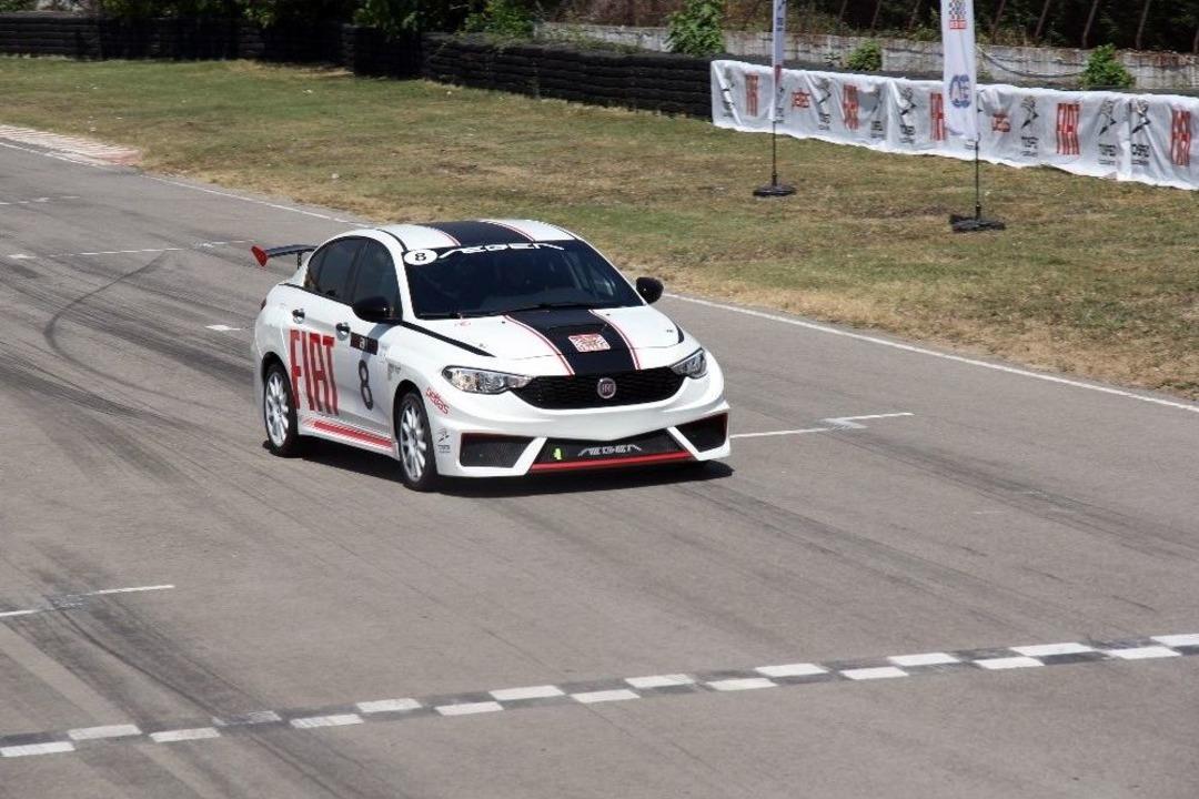 Geleceğin Yıldızı Olmak İ&ccedil;in Direksiyon Başına Ge&ccedil;tiler