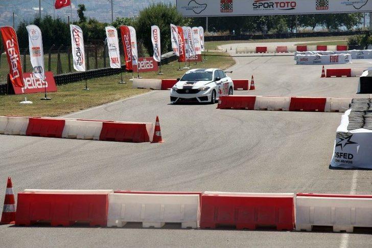 Geleceğin Yıldızı Olmak İçin Direksiyon Başına Geçtiler G2