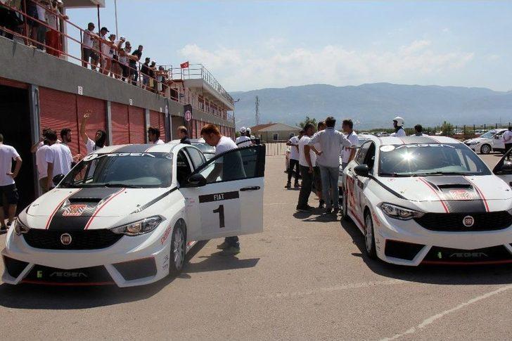 Geleceğin Yıldızı Olmak İçin Direksiyon Başına Geçtiler G4