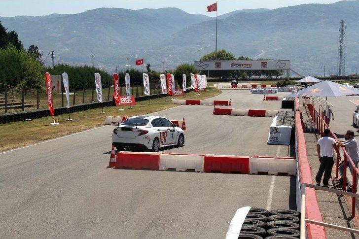 Geleceğin Yıldızı Olmak İçin Direksiyon Başına Geçtiler G5