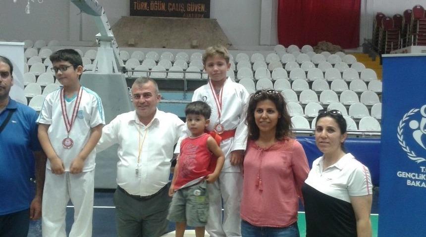 Fo&ccedil;a&rsquo;nın Altın &Ccedil;ocukları