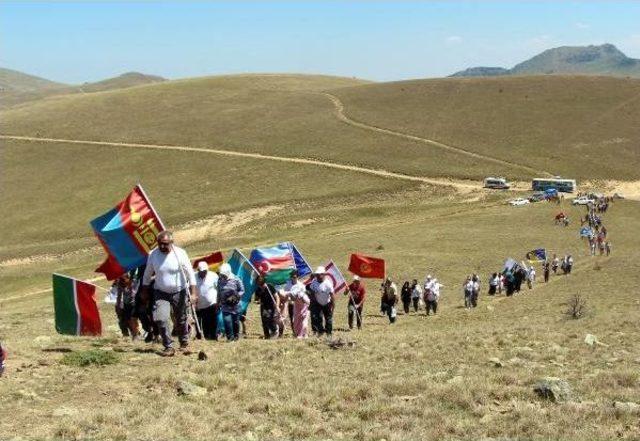 Köroğlu Dağı'nın Zirvesine Yürüdüler