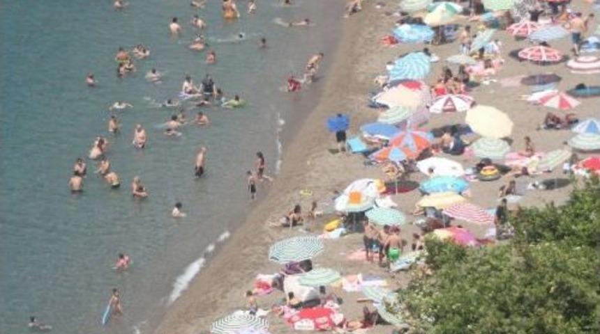 Zonguldak&rsquo;ta Vatandaşlar Sahillere Akın Etti