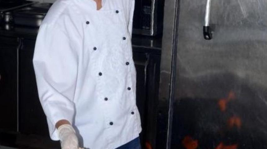 11 Yaşında Vıp Restoranının Başına Ge&ccedil;ti