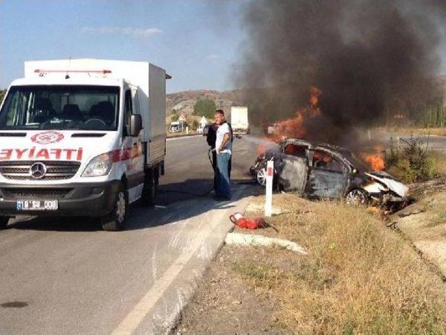 Kaza Yapan Otomobil Alev Aldı: 1 Ölü, 2 Yaralı