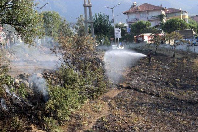 Arazi Yangını Akaryakıt İstasyonuna 20 Metre Kala Söndürüldü