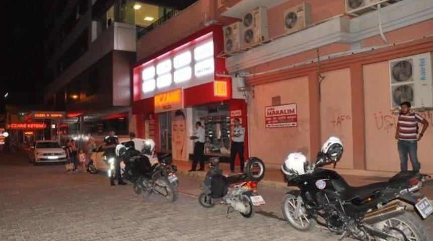 Tiş&ouml;rt&uuml;nde 'hero' Yazan Kişi G&ouml;zaltına Alınıp Serbest Bırakıldı