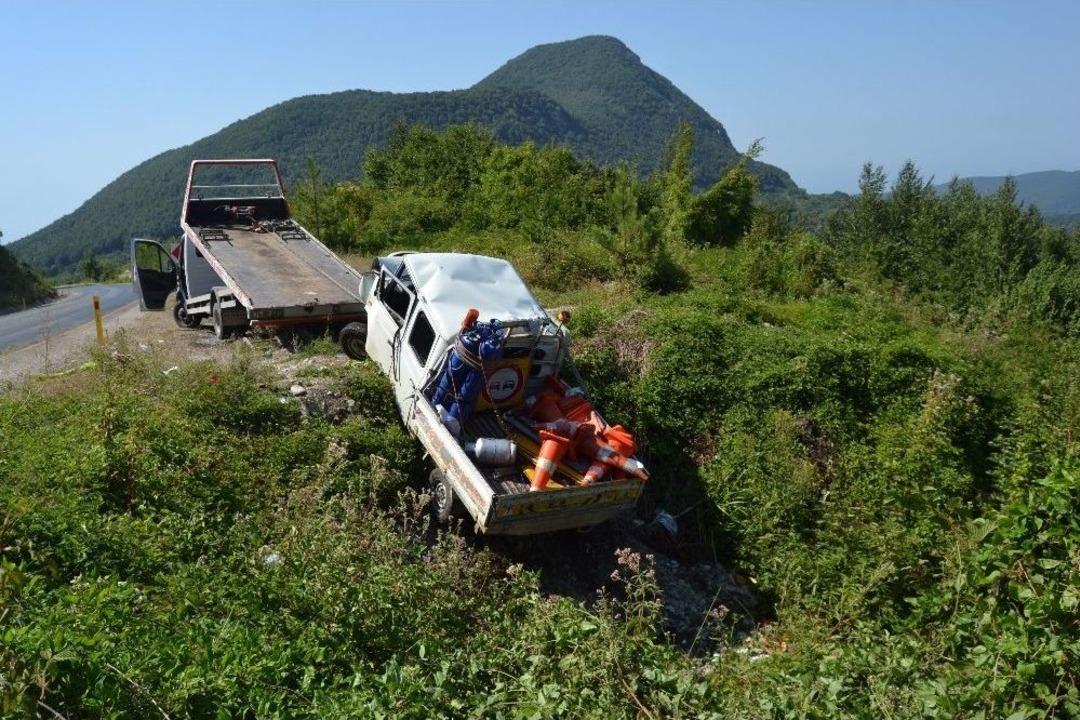 Freni Patlayan Kamyonet U&ccedil;uruma Yuvarlandı: 2&rsquo;si Ağır, 4 Yaralı