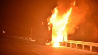 Adana’da Seyir Halindeki Mobil Araç Alev Alev Yandı